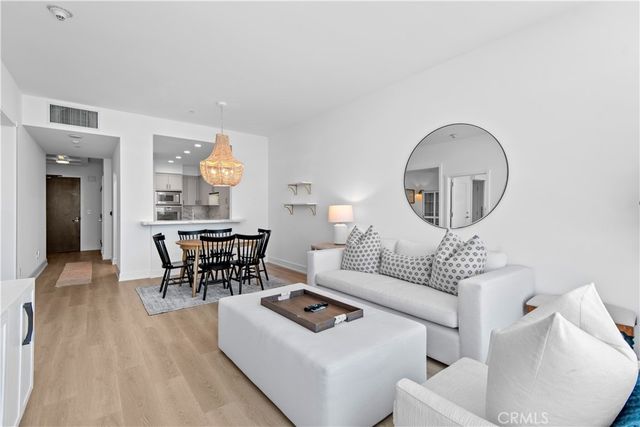 900 W Olympic Boulevard 34F, Los Angeles, CA 90015