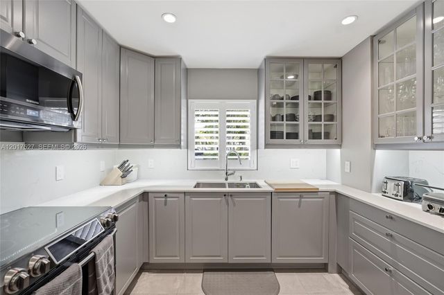 4002 S Cypress Lane P17, Pompano Beach, FL 33069