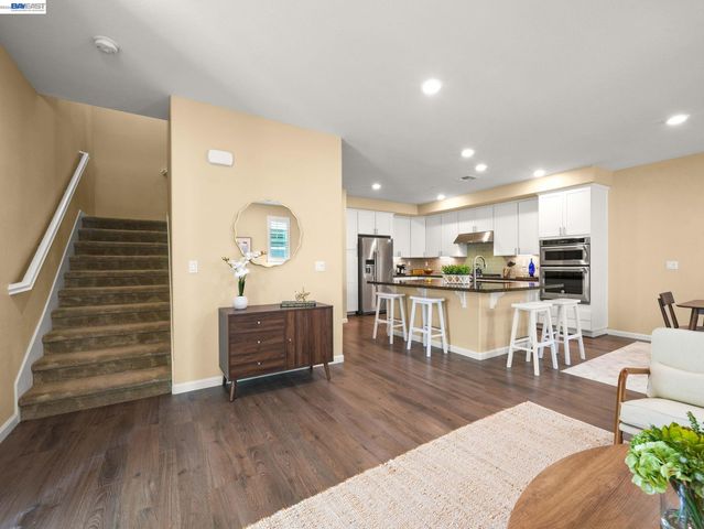 7045 Coombsville Loop, Dublin, CA 94568