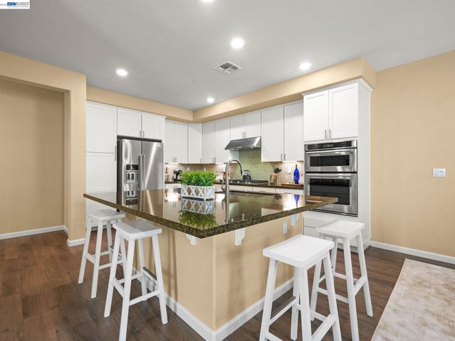 7045 Coombsville Loop, Dublin, CA 94568