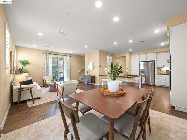 7045 Coombsville Loop, Dublin, CA 94568