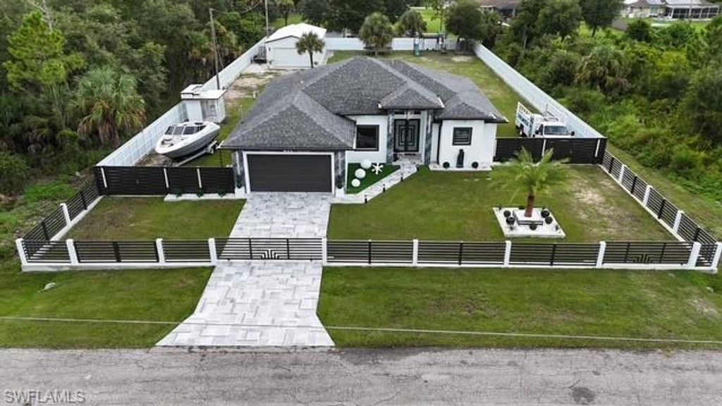 611 Lake AVE, LEHIGH ACRES, FL 33972 — photo 2
