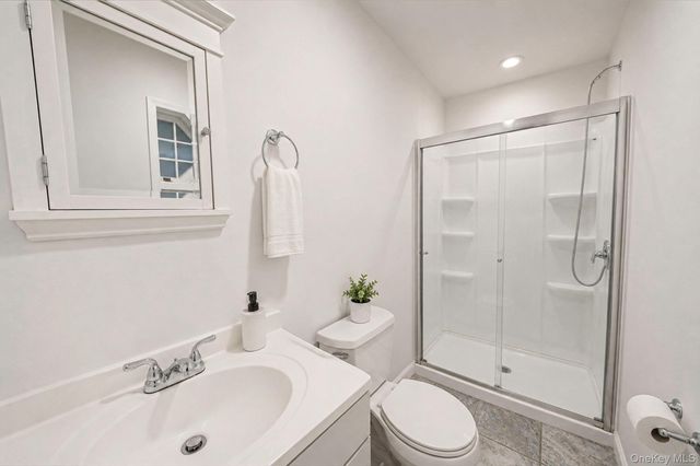 6 Rolling Woods Lane, Hampton Bays, NY 11946