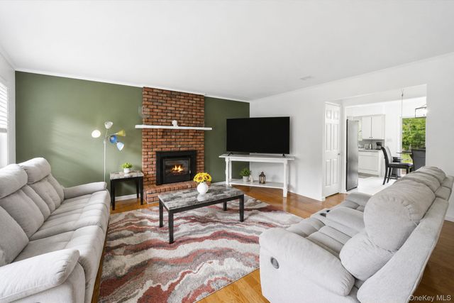 6 Rolling Woods Lane, Hampton Bays, NY 11946