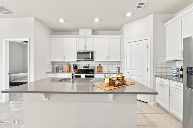 3545 Treetop Street, Deland, FL 32724