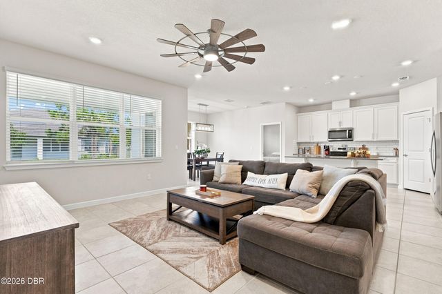 3545 Treetop Street, Deland, FL 32724