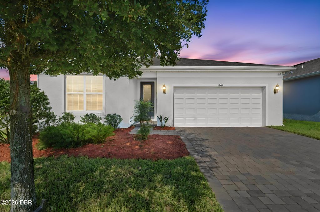 3545 Treetop Street, Deland, FL 32724