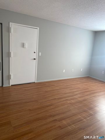 500 Darling Street 12J, Southington, CT 06489