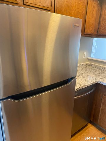 500 Darling Street 12J, Southington, CT 06489