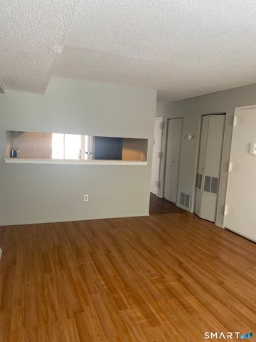 500 Darling Street 12J, Southington, CT 06489