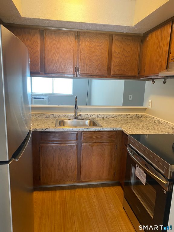 500 Darling Street 12J, Southington, CT 06489