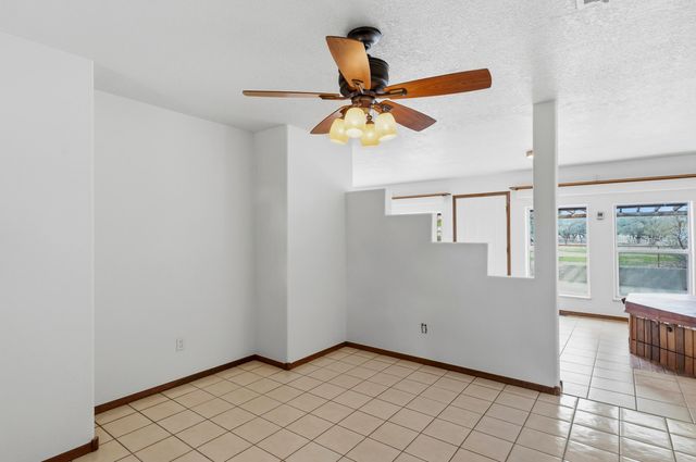 9 Blackberry Lane, Los Lunas, NM 87031