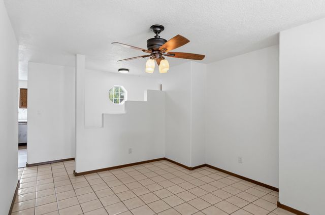 9 Blackberry Lane, Los Lunas, NM 87031