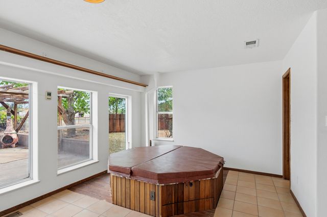 9 Blackberry Lane, Los Lunas, NM 87031