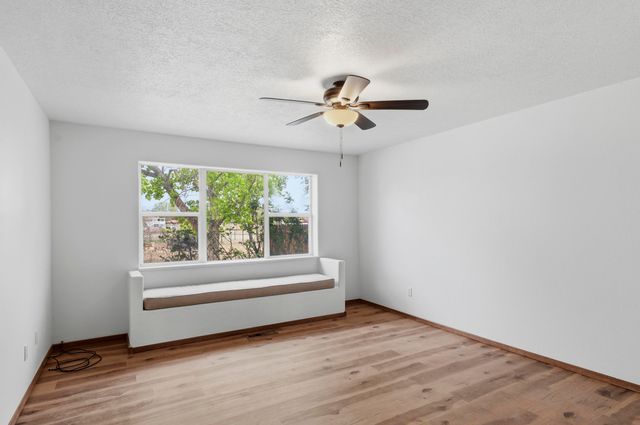 9 Blackberry Lane, Los Lunas, NM 87031