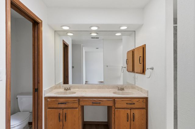 9 Blackberry Lane, Los Lunas, NM 87031