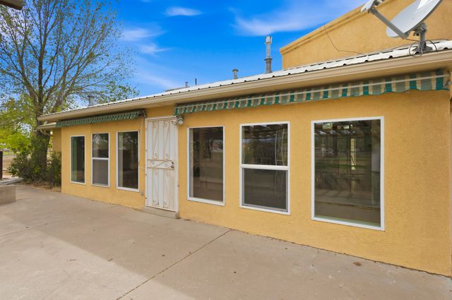 9 Blackberry Lane, Los Lunas, NM 87031