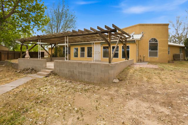 9 Blackberry Lane, Los Lunas, NM 87031