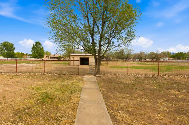 9 Blackberry Lane, Los Lunas, NM 87031