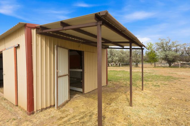9 Blackberry Lane, Los Lunas, NM 87031