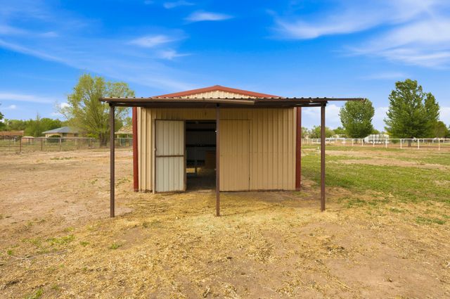 9 Blackberry Lane, Los Lunas, NM 87031