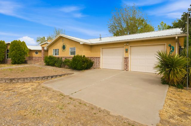 9 Blackberry Lane, Los Lunas, NM 87031