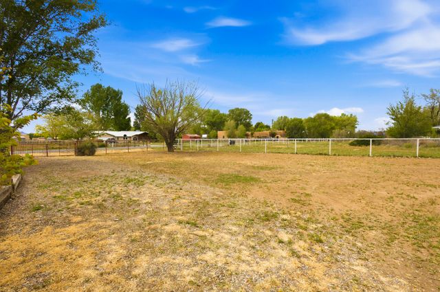 9 Blackberry Lane, Los Lunas, NM 87031