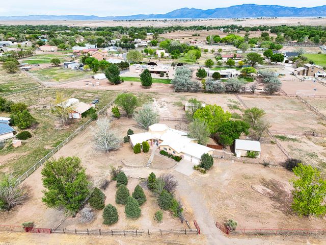 9 Blackberry Lane, Los Lunas, NM 87031
