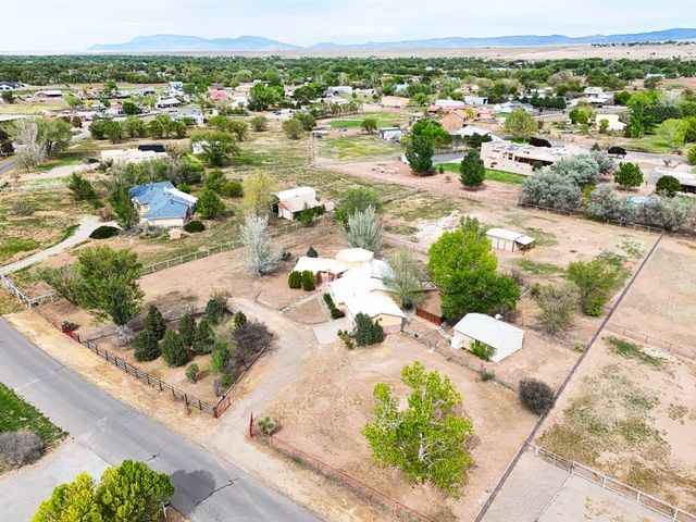 9 Blackberry Lane, Los Lunas, NM 87031