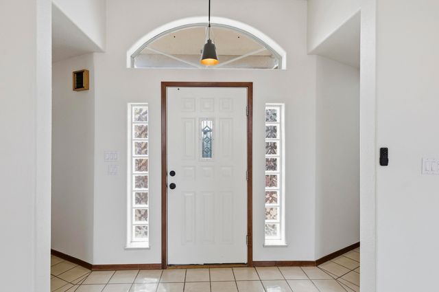 9 Blackberry Lane, Los Lunas, NM 87031