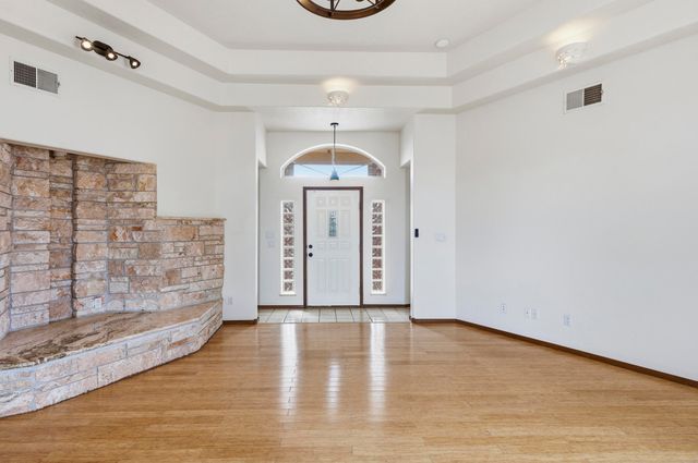 9 Blackberry Lane, Los Lunas, NM 87031