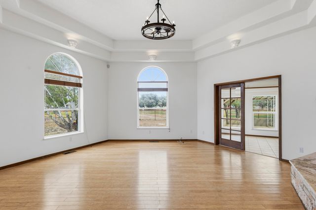 9 Blackberry Lane, Los Lunas, NM 87031