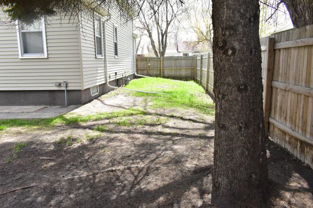 1404 2nd Avenue N, Moorhead, MN 56560