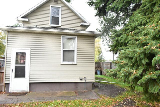 1404 2nd Avenue N, Moorhead, MN 56560