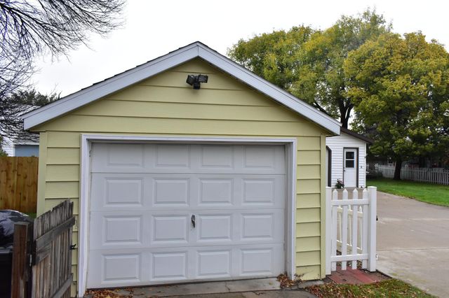 1404 2nd Avenue N, Moorhead, MN 56560