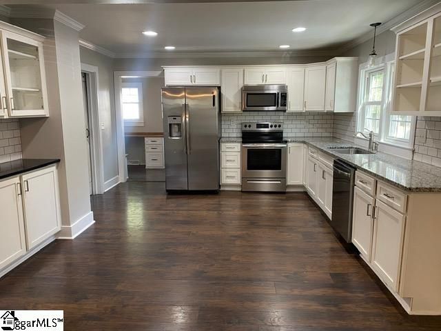 8 Lester Avenue, Greenville, SC 29617