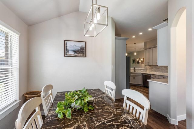 113 Hanstrom DR, Hutto, TX 78634