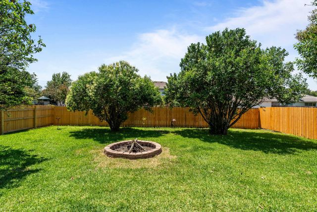 113 Hanstrom DR, Hutto, TX 78634