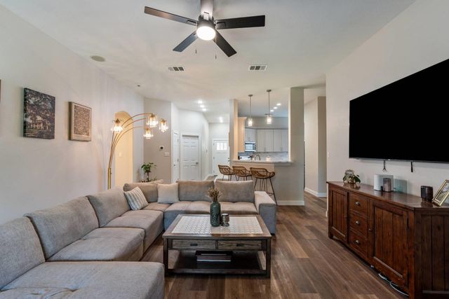 113 Hanstrom DR, Hutto, TX 78634