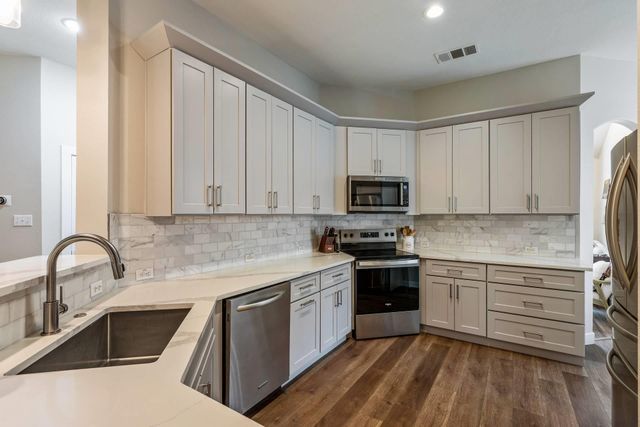 113 Hanstrom DR, Hutto, TX 78634