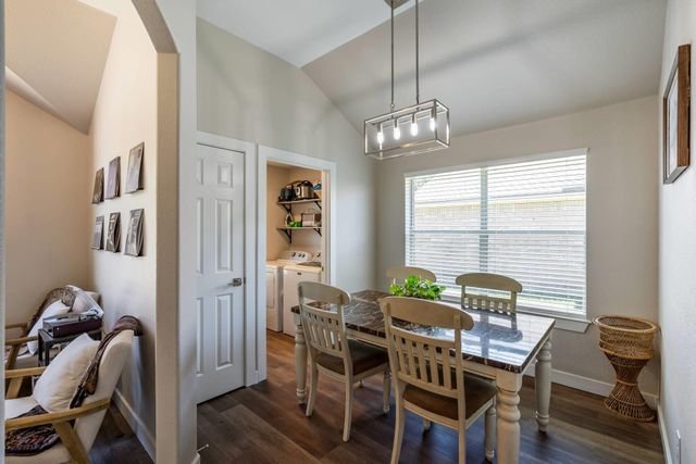 113 Hanstrom DR, Hutto, TX 78634