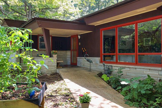 2532 SHERIDAN DRIVE, Green Bay, WI 54302
