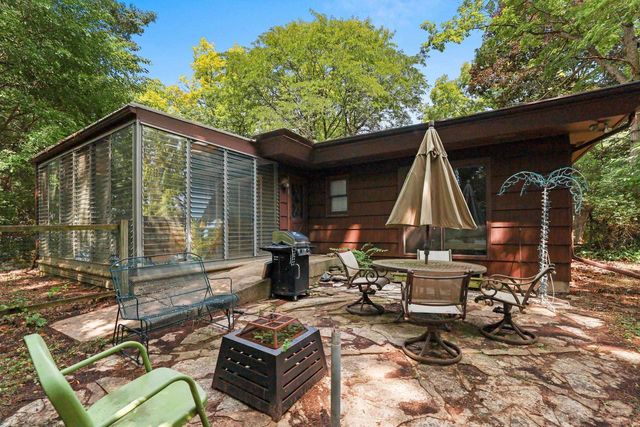 2532 SHERIDAN DRIVE, Green Bay, WI 54302