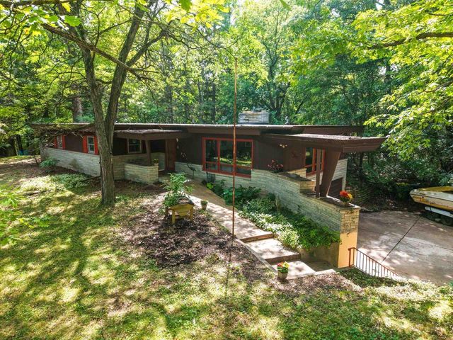2532 SHERIDAN DRIVE, Green Bay, WI 54302