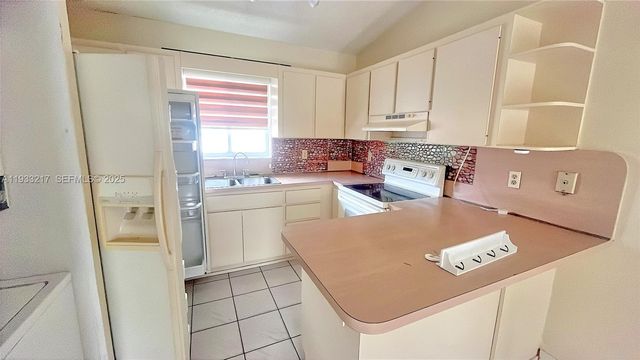 2220 W 74th St 201-16, Hialeah, FL 33016