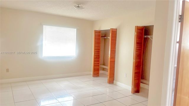 2220 W 74th St 201-16, Hialeah, FL 33016