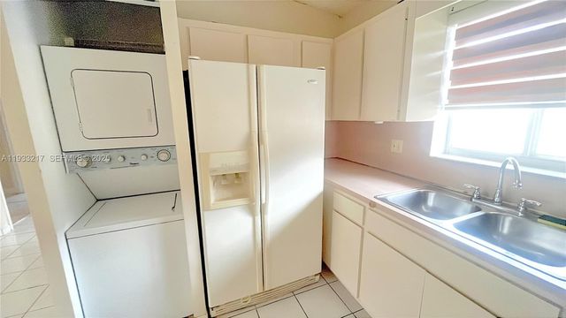 2220 W 74th St 201-16, Hialeah, FL 33016