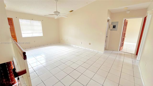 2220 W 74th St 201-16, Hialeah, FL 33016