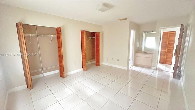 2220 W 74th St 201-16, Hialeah, FL 33016