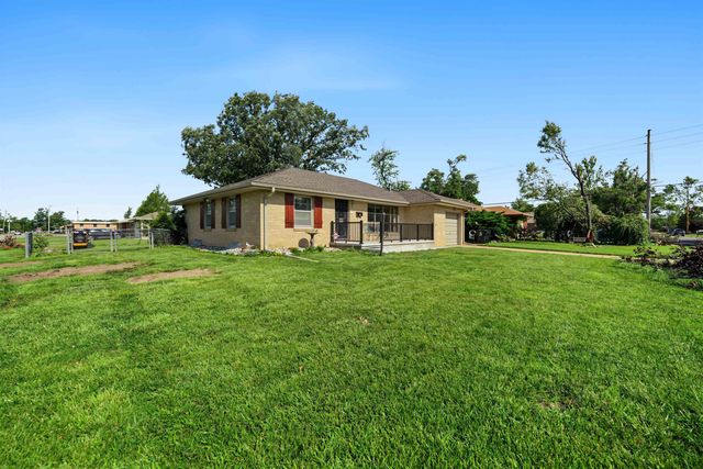 1720 Lewis Ave, Salina, KS 67401